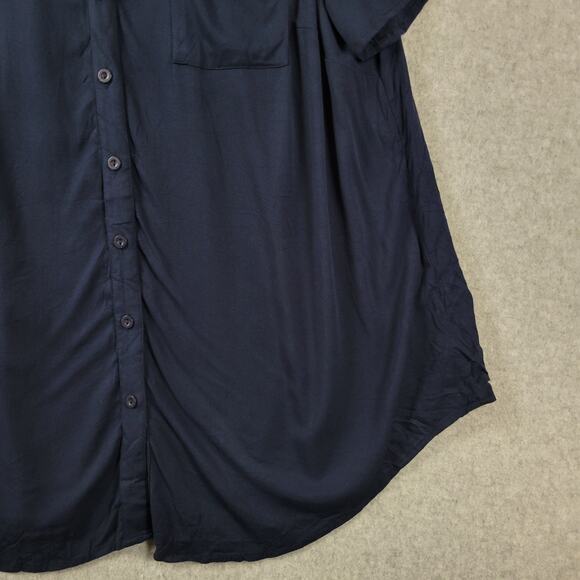 Torrid Navy Blue SS Button Up Rayon Stretch Pocket Shirt Women's Plus 1X - Picture 5 of 12